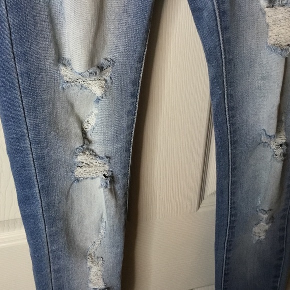 KanCan Skinny Distressed Light Wash Jeans - 23 - Picture 3 of 10